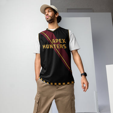 Basketball-Trikot APEX HUNTERS – Schwarz mit Bordeaux-Schärpe, Goldkanten und Zielflaggen-Seiten, Vorderseite, powered by Nyrra-Design