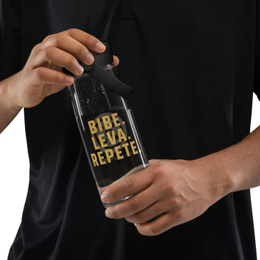 Sportflasche BIBE. LEVA. REPETE. – CamelBak 0,75 l mit goldenem Spruch 17 mm, powered by Nyrra-Design