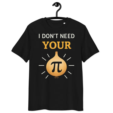 schwarzes T-Shirt mit Spruch I don't need your, darunter stilisierte Zwiebel mit Pi-Symbol, visuelles Wortspiel auf opinion, Text in weiß und gelb
