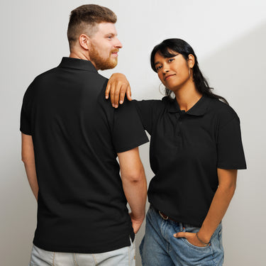 NYRRA-DESIGN Premium-Piqué-Poloshirt Ton-in-Ton-Logo – Schwarz – Produktansicht
