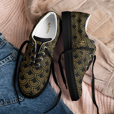 Damen Lace-Up Sneaker Art déco, Paar von vorne: goldenes Fächermuster allover auf Schwarz, schwarze Sohle – powered by Nyrra-Design