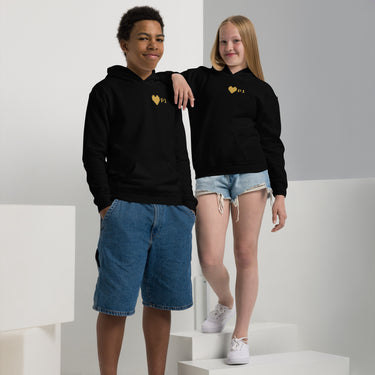 Kinder-Hoodie PLAYER ONE schwarz, Vorderseite mit goldenem Pixelherz und P1 auf der Brust – powered by Nyrra-Design
