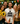 Geburtstagsrunde, zentrales Shirt mit Aufdruck „30 Jahre Chaos“