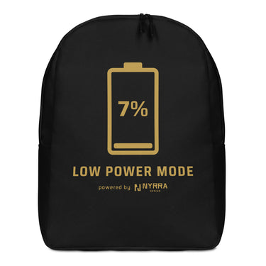 Rucksack LOW POWER MODE von vorne, große goldene Pixel-Batterie mit einem Segment über dem Schriftzug