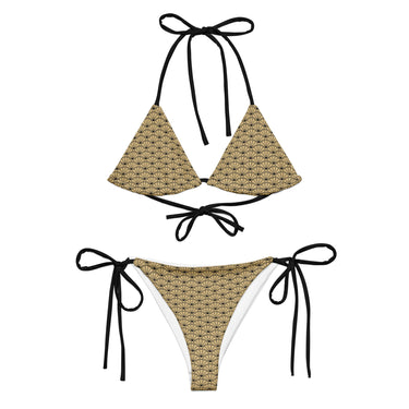 String-Bikini Art déco Champagner – Frontansicht am Model