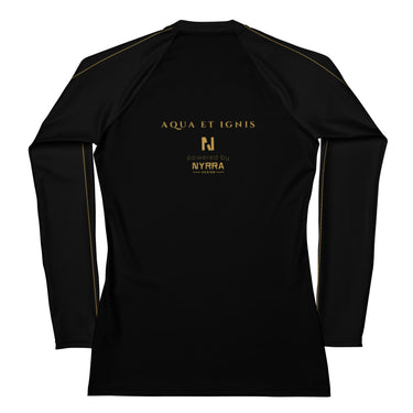 Damen-Rashguard Goldranke – Rückseite mit AQUA ET IGNIS und powered by Nyrra-Design – Flatlay