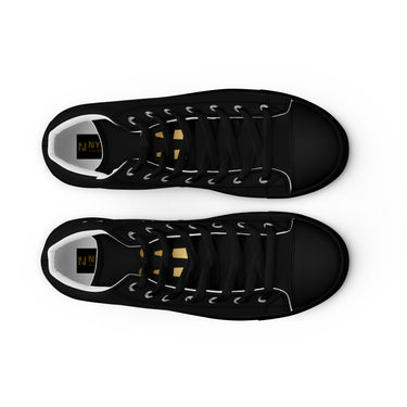 High-Top Sneaker Brilliant Move von vorne, Nahansicht Zunge mit goldenem Doppel-Ausrufezeichen