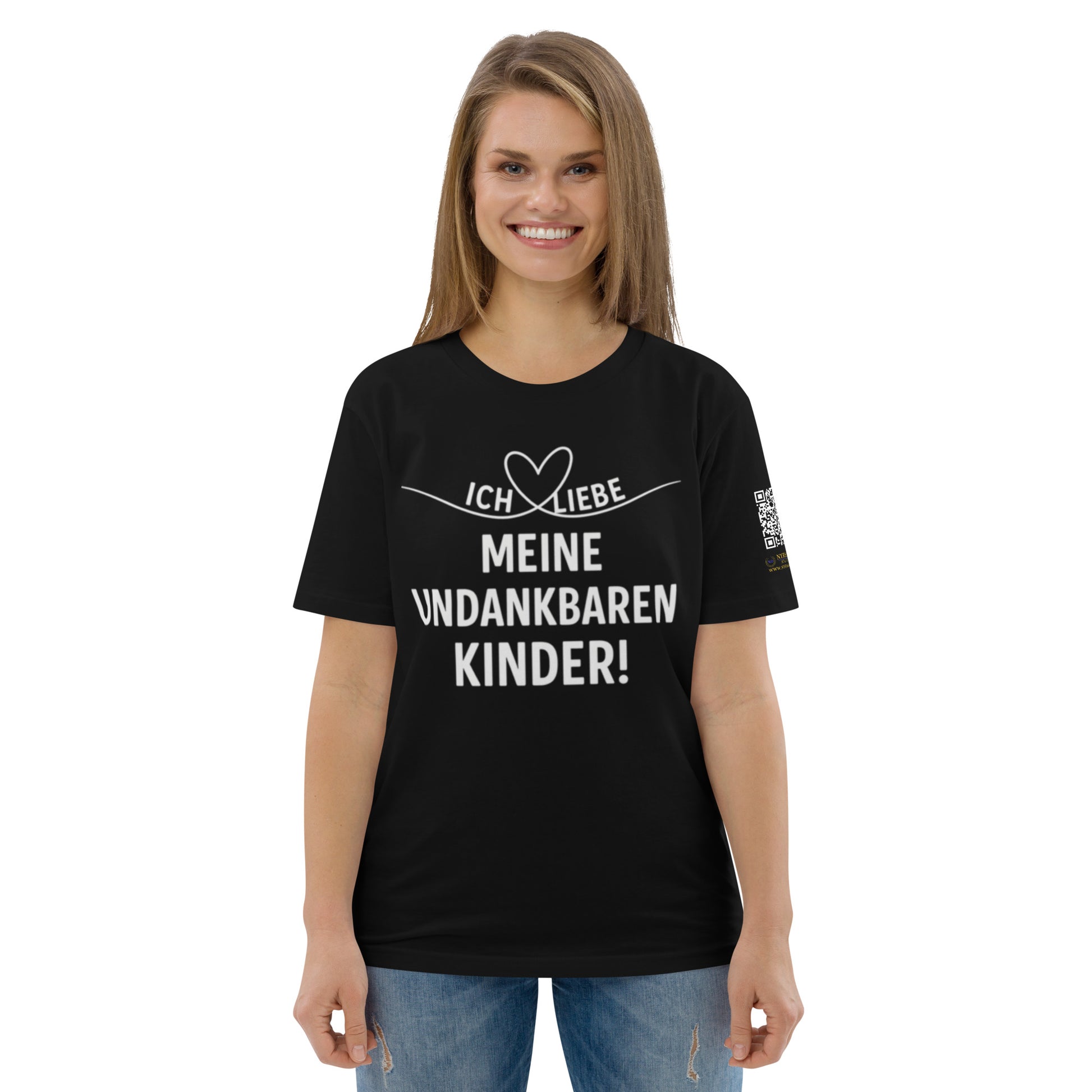 schwarzes T-Shirt mit weißem Text ich liebe meine undankbaren kinder, Herzsymbol zwischen ich und liebe, QR-Code auf dem rechten Ärmel
