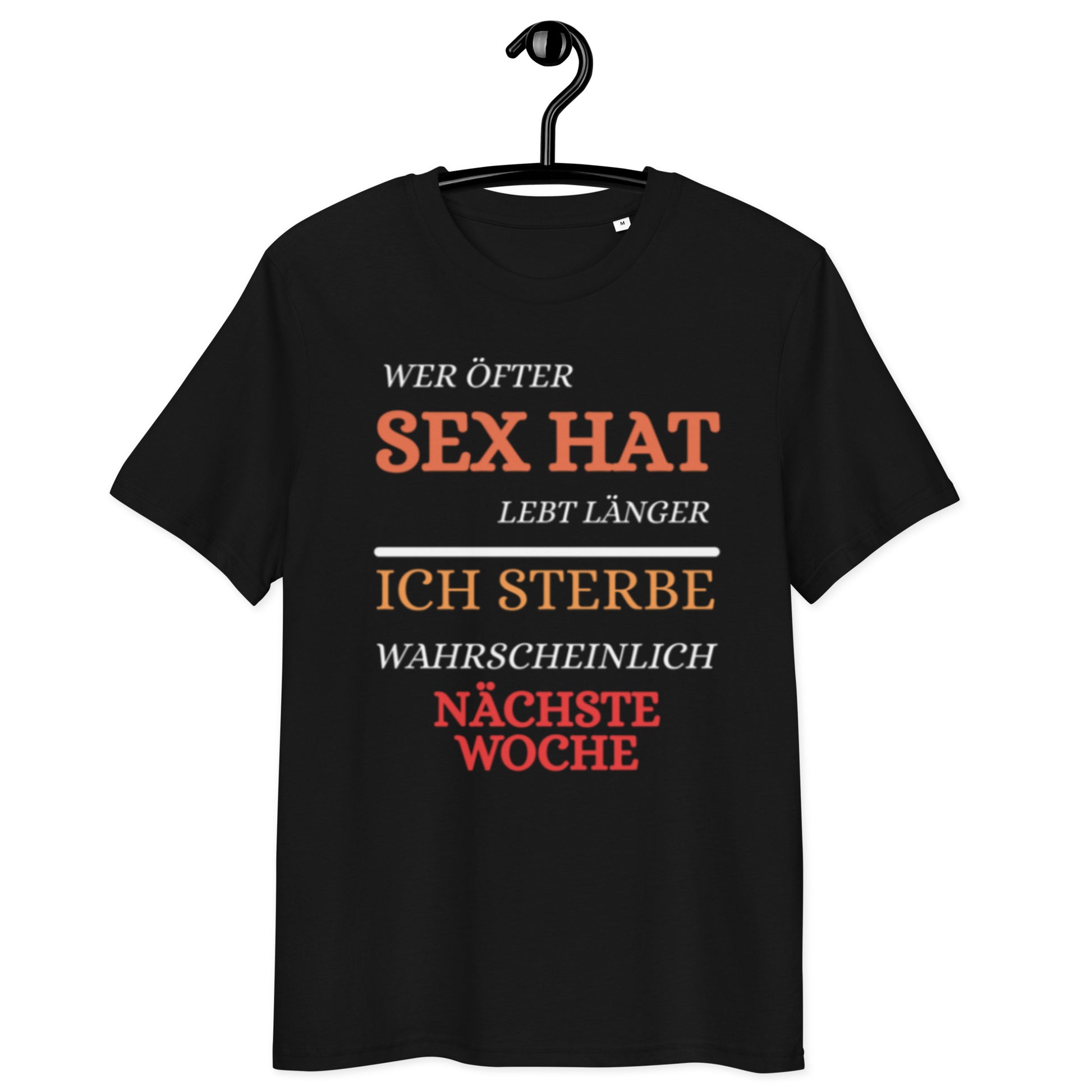 schwarzes T-Shirt mit Spruch wer öfter sex hat lebt länger ich sterbe wahrscheinlich nächste woche, bunter Text in rot, orange und weiß
