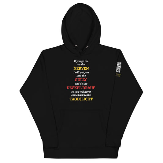 schwarzer Hoodie mit Denglisch-Spruch if you go me on the nerven I will put you into the gully deckel drauf tageslicht, QR-Code am Ärmel
