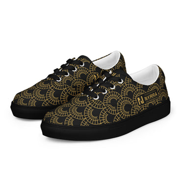 Damen Lace-Up Sneaker Art déco von links vorne, Plakette powered by Nyrra-Design mit Goldrand